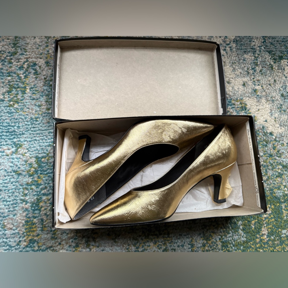 Vintage NOS Night Life by Life Stride gold metallic dress pumps, size 10M - Picture 13 of 15